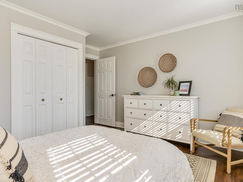 












289 Leslie Road

,
East Lawrencetown,




NS
B2Z 1T4

