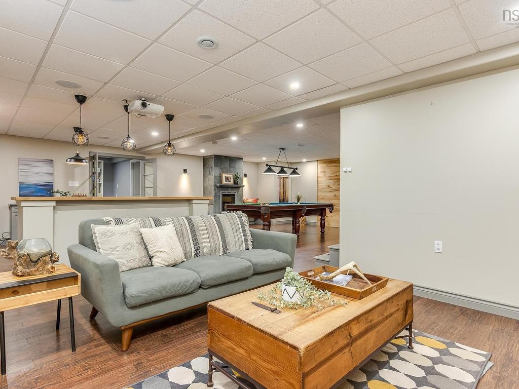 












289 Leslie Road

,
East Lawrencetown,




NS
B2Z 1T4

