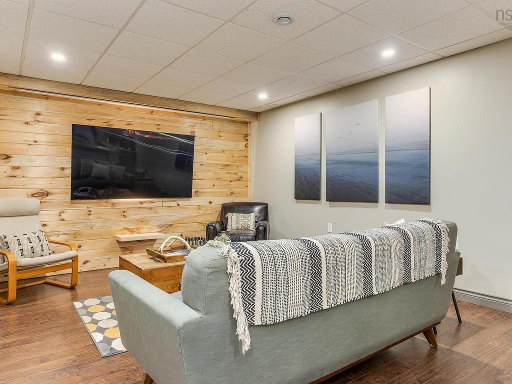 












289 Leslie Road

,
East Lawrencetown,




NS
B2Z 1T4

