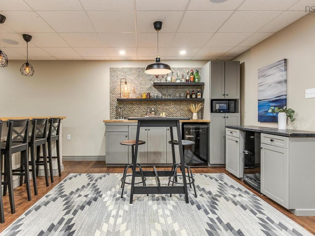 












289 Leslie Road

,
East Lawrencetown,




NS
B2Z 1T4

