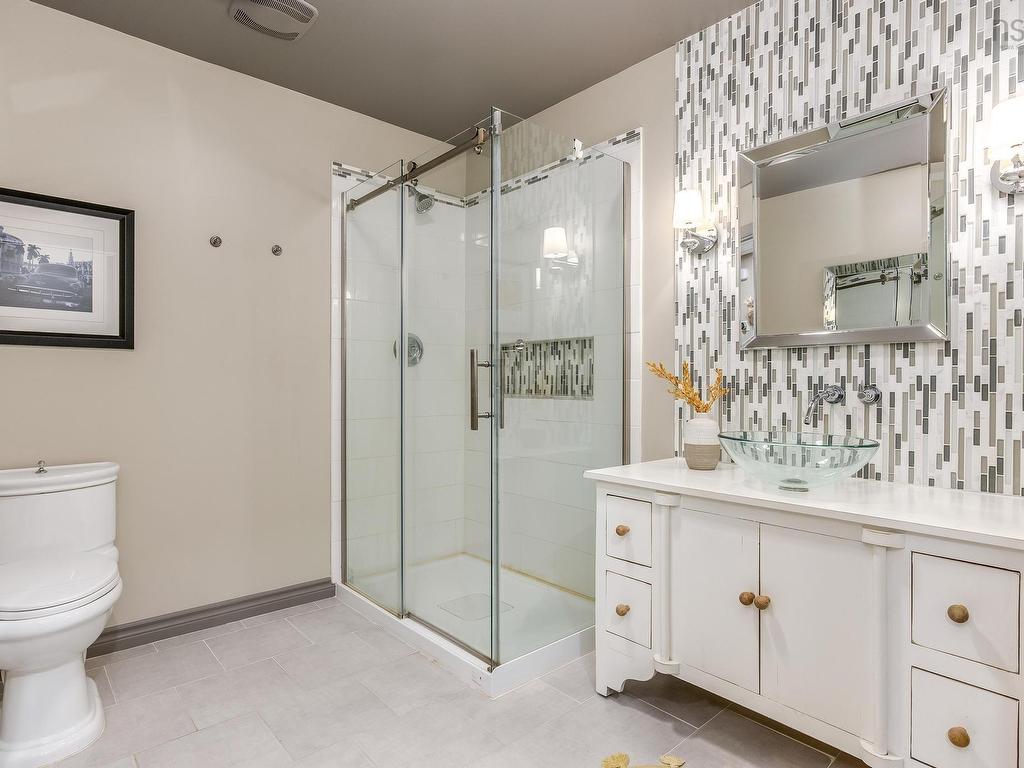 












289 Leslie Road

,
East Lawrencetown,




NS
B2Z 1T4

