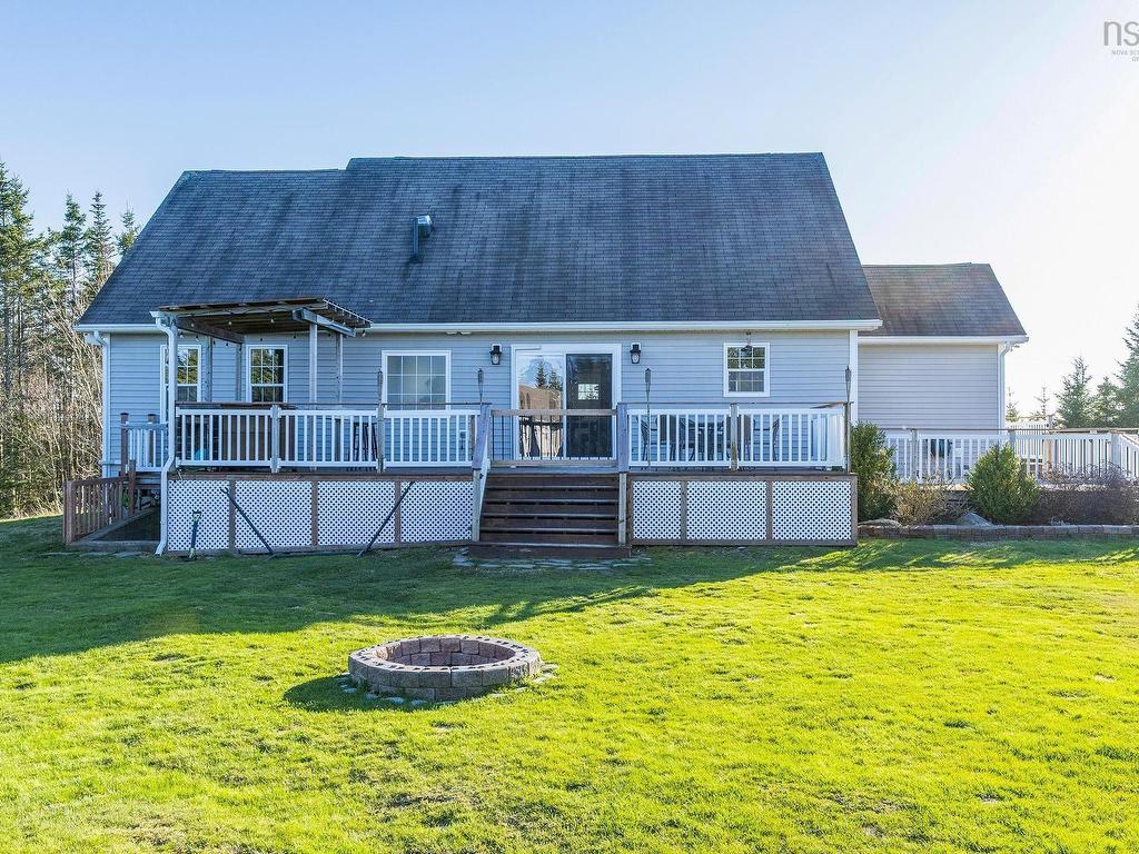 












289 Leslie Road

,
East Lawrencetown,




NS
B2Z 1T4

