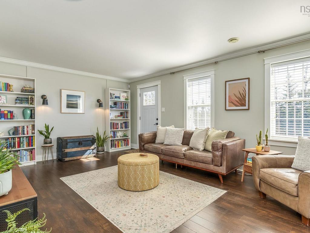 












289 Leslie Road

,
East Lawrencetown,




NS
B2Z 1T4

