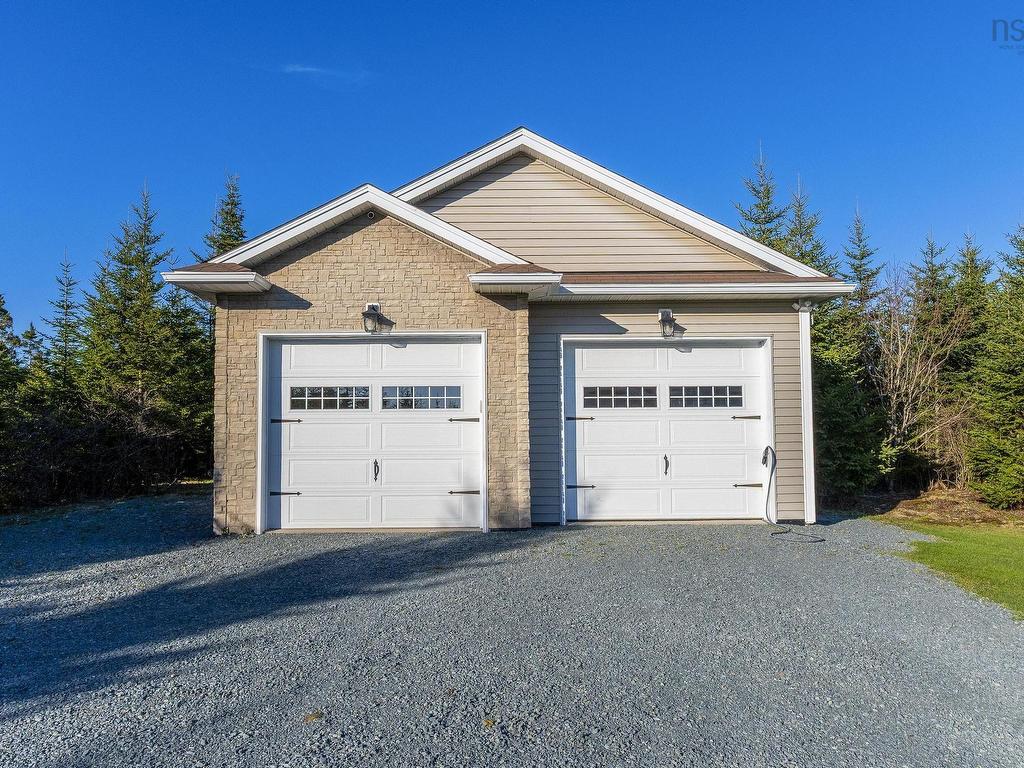 












289 Leslie Road

,
East Lawrencetown,




NS
B2Z 1T4

