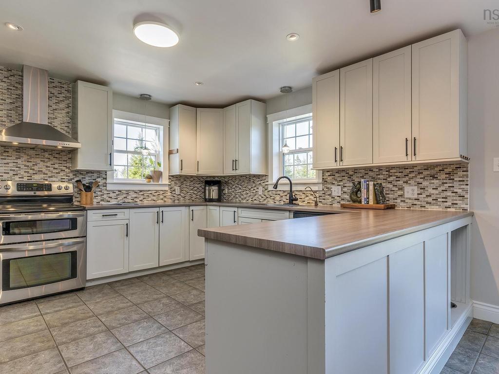 












289 Leslie Road

,
East Lawrencetown,




NS
B2Z 1T4

