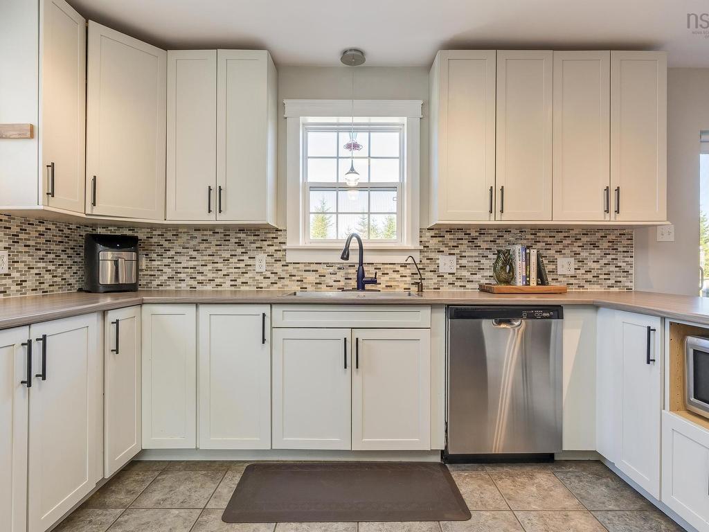 












289 Leslie Road

,
East Lawrencetown,




NS
B2Z 1T4

