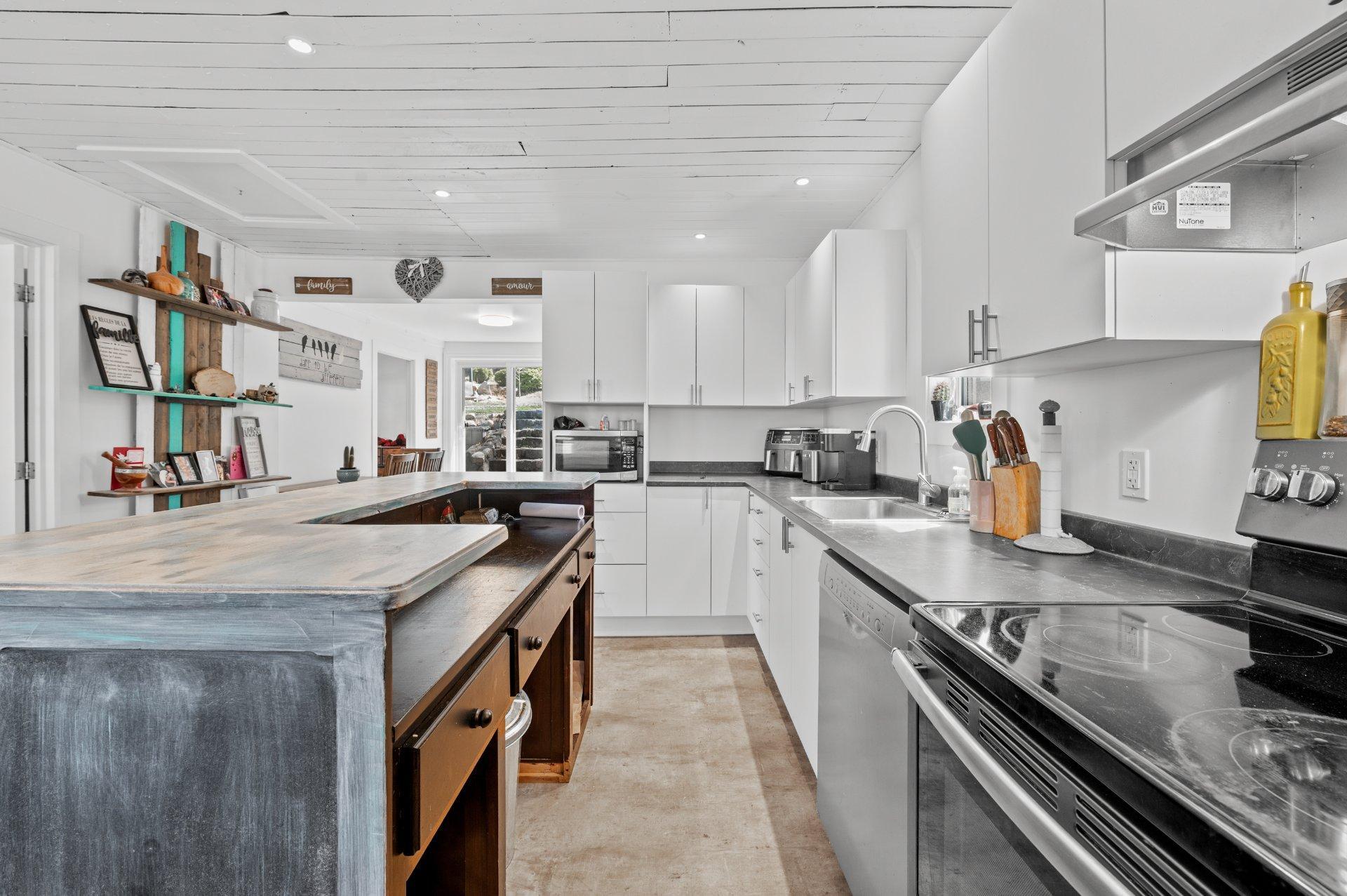 









1770


Rue Principale

,
Mont-Blanc,




QC
J0T2G0

