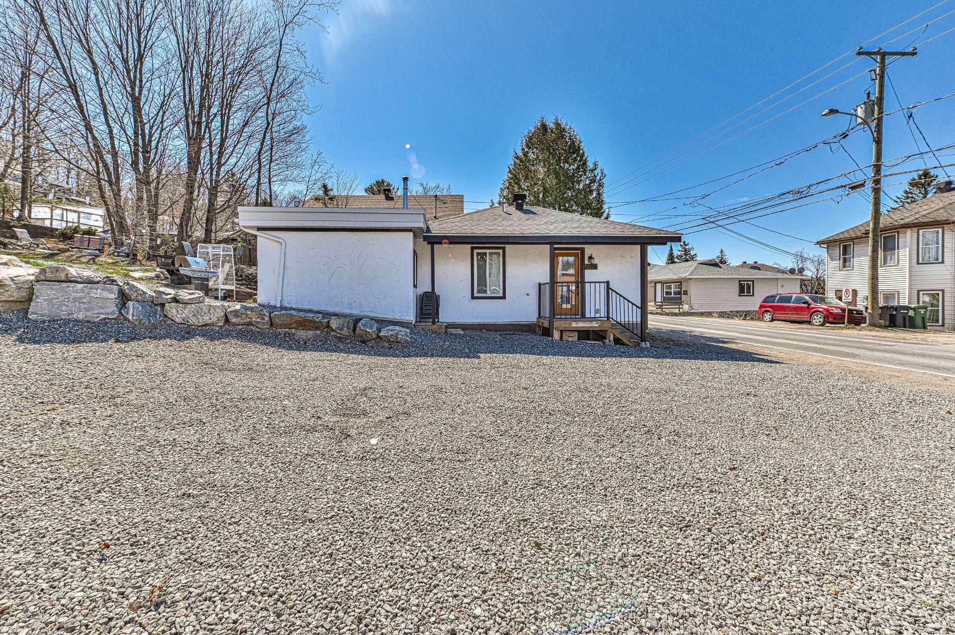 









1770


Rue Principale

,
Mont-Blanc,




QC
J0T2G0

