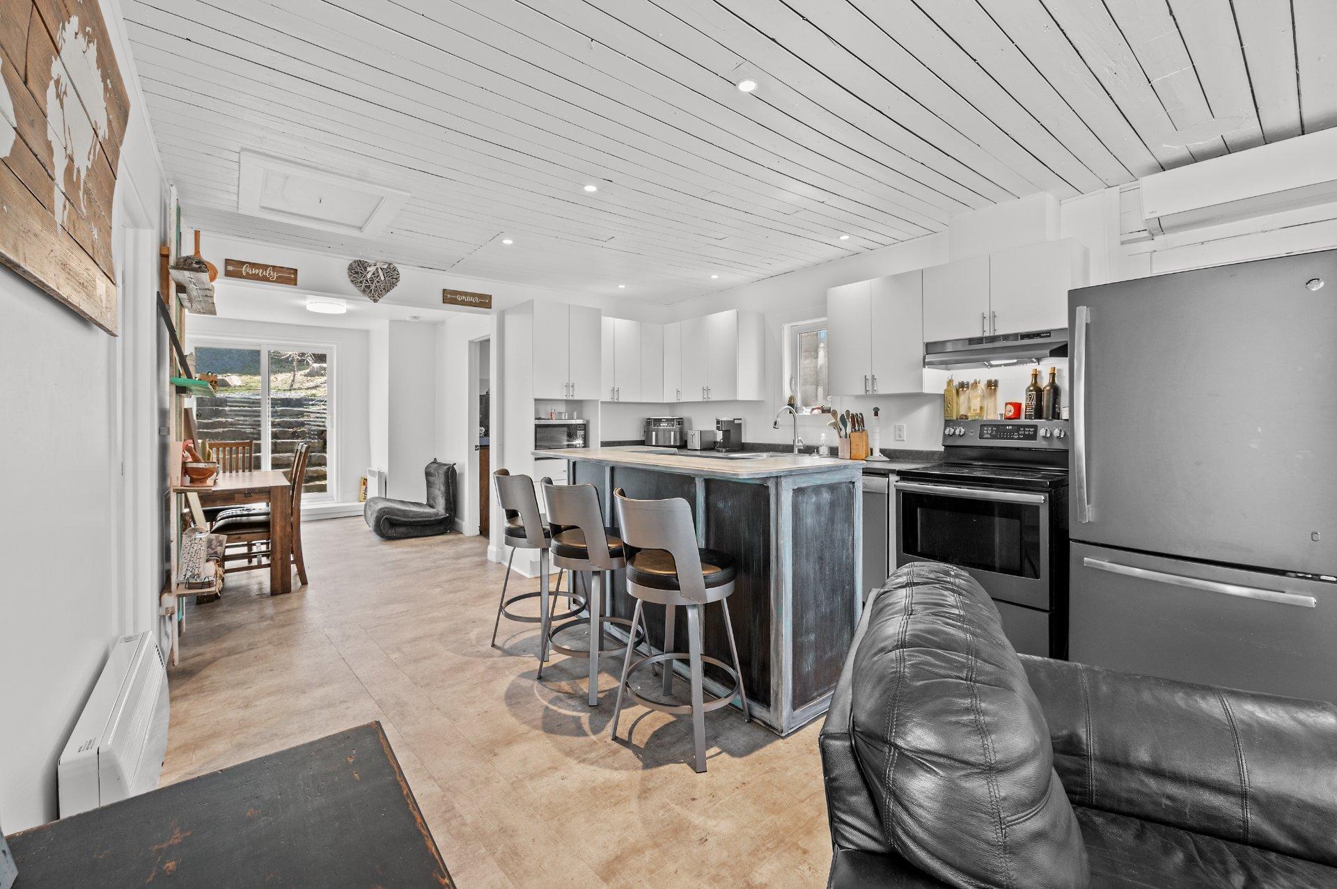 









1770


Rue Principale

,
Mont-Blanc,




QC
J0T2G0

