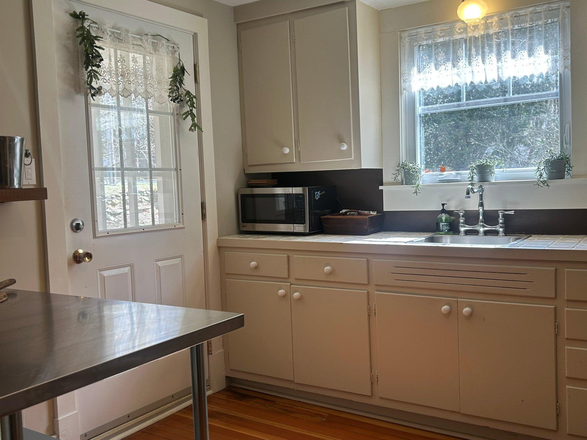 









65


Rue Victoria

,
Lac-Brome,




QC
J0E1V0


