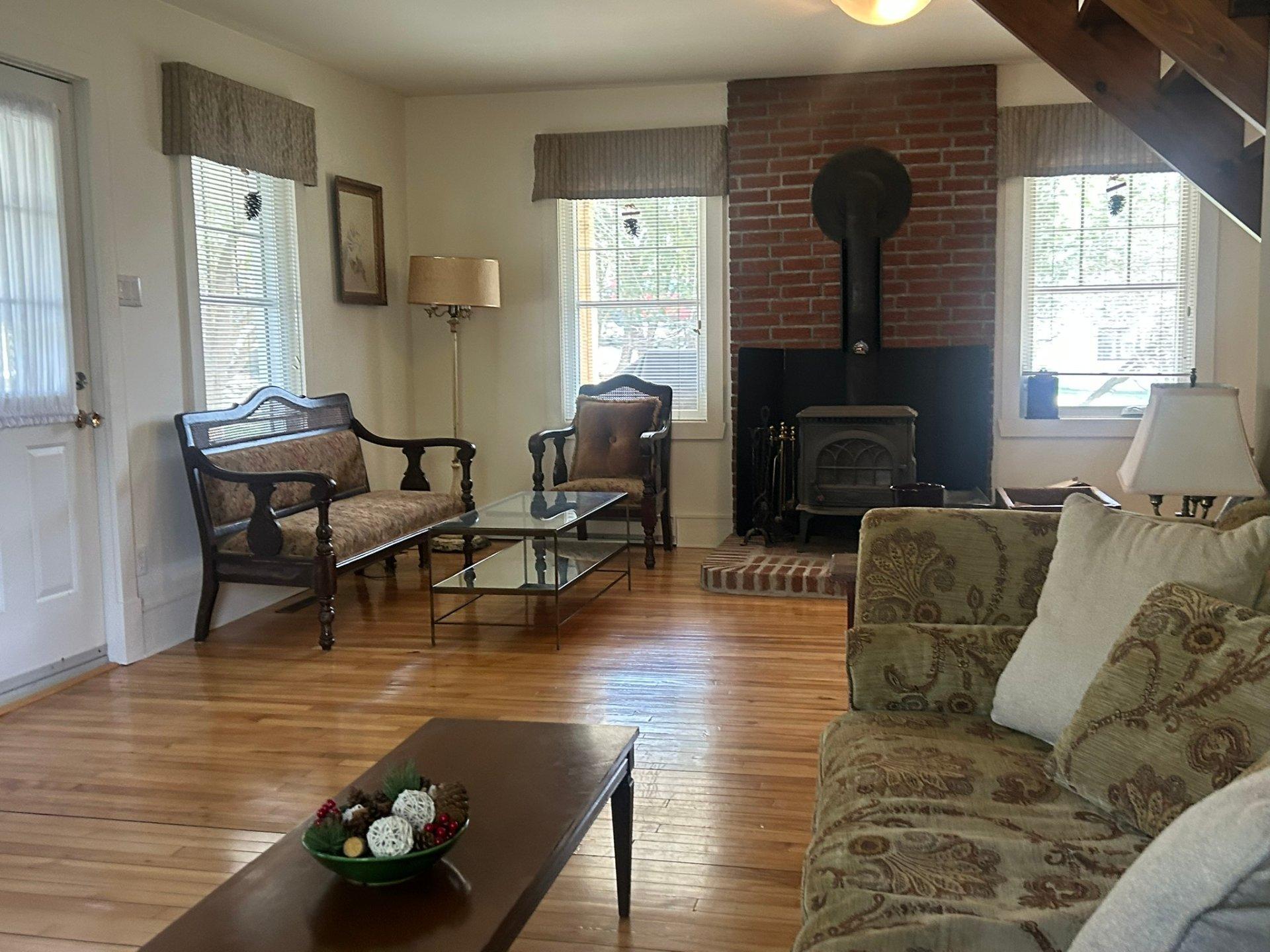 









65


Rue Victoria

,
Lac-Brome,




QC
J0E1V0

