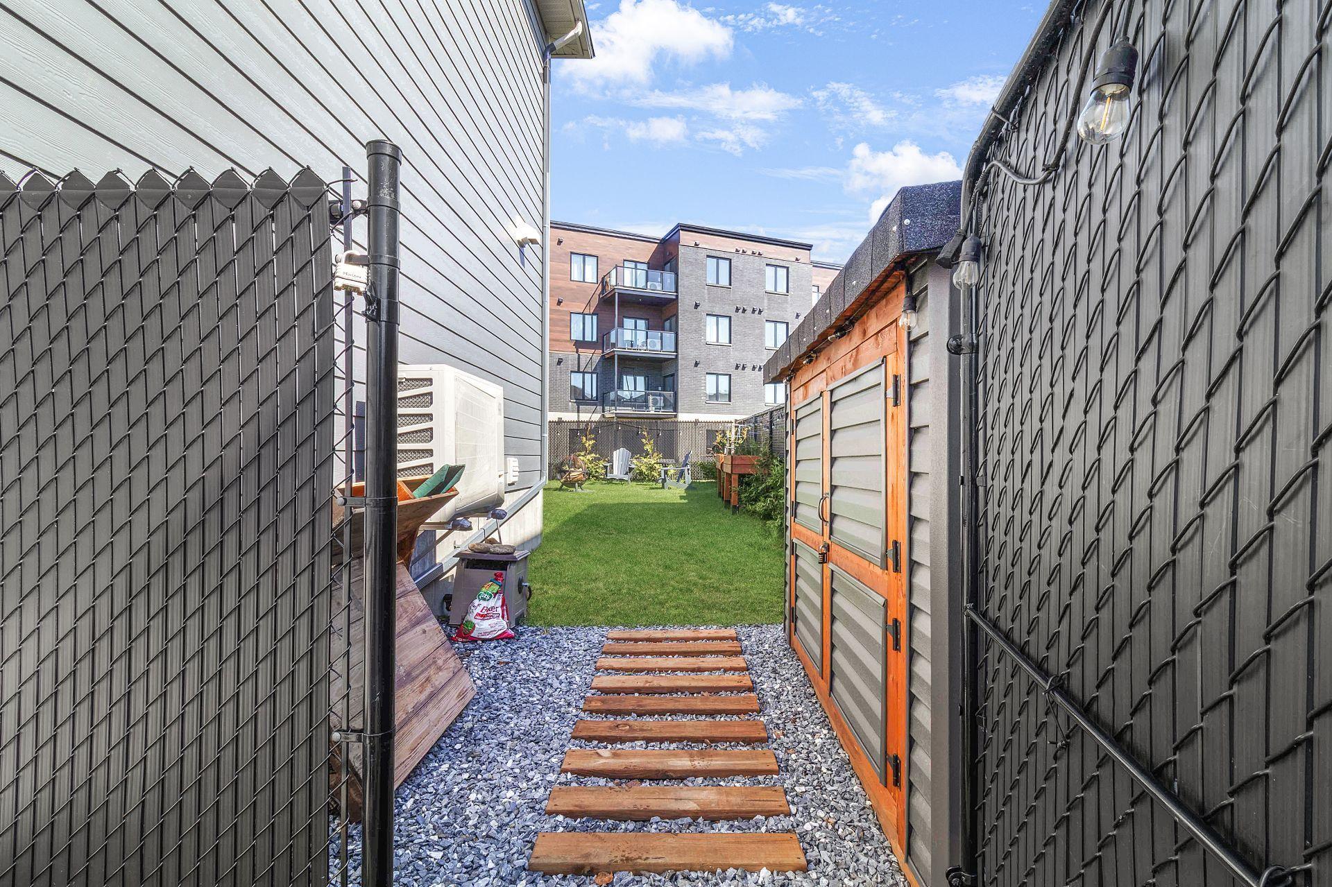 









22


Rue Picken

,
Waterloo,




QC
J0E2N0

