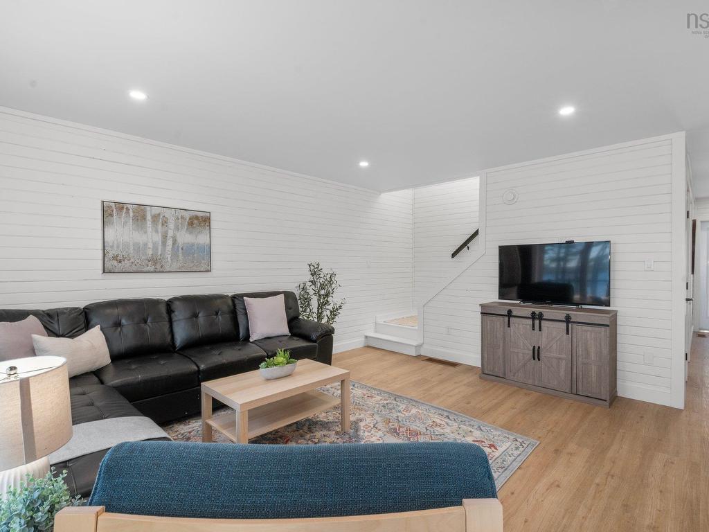 












96 Canyon Point

,
Falls Lake,




NS
B0N 2T0

