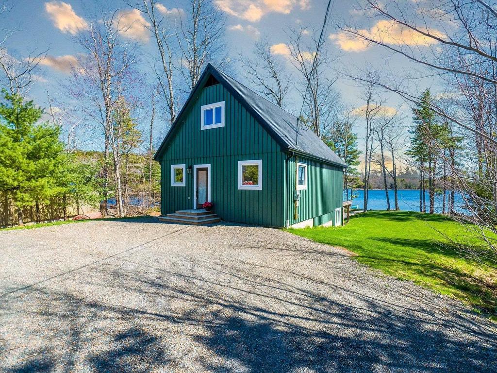 












96 Canyon Point

,
Falls Lake,




NS
B0N 2T0


