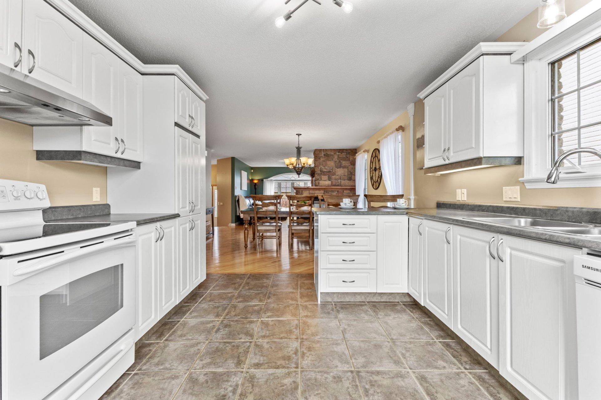 









8


Rue Jobin

,
Gatineau (Gatineau),




QC
J8V3T1

