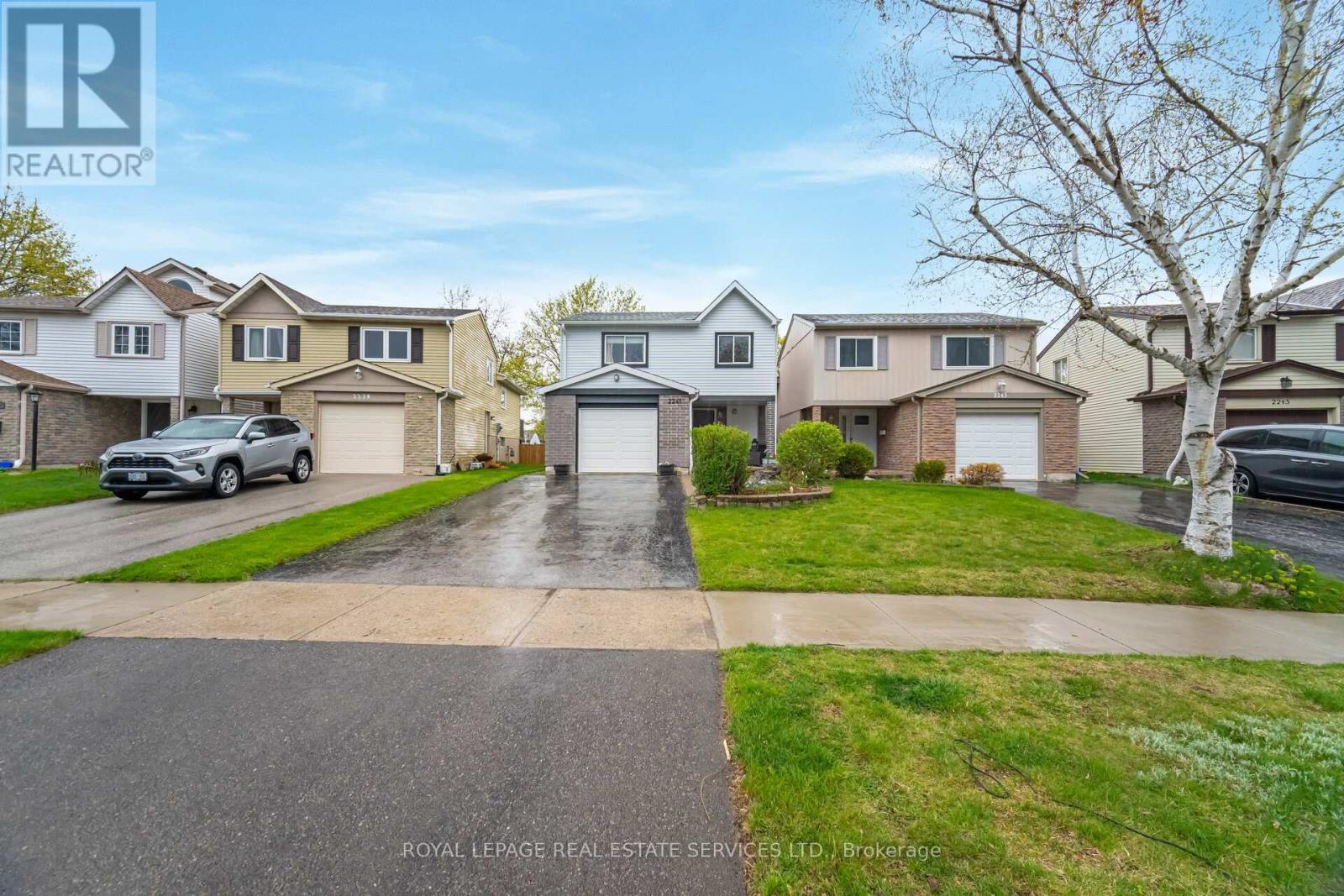 












2241 LEOMINSTER DRIVE

,
Burlington,




Ontario
L7P3W8

