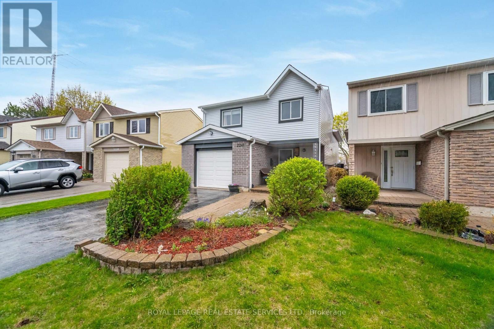 












2241 LEOMINSTER DRIVE

,
Burlington,




Ontario
L7P3W8

