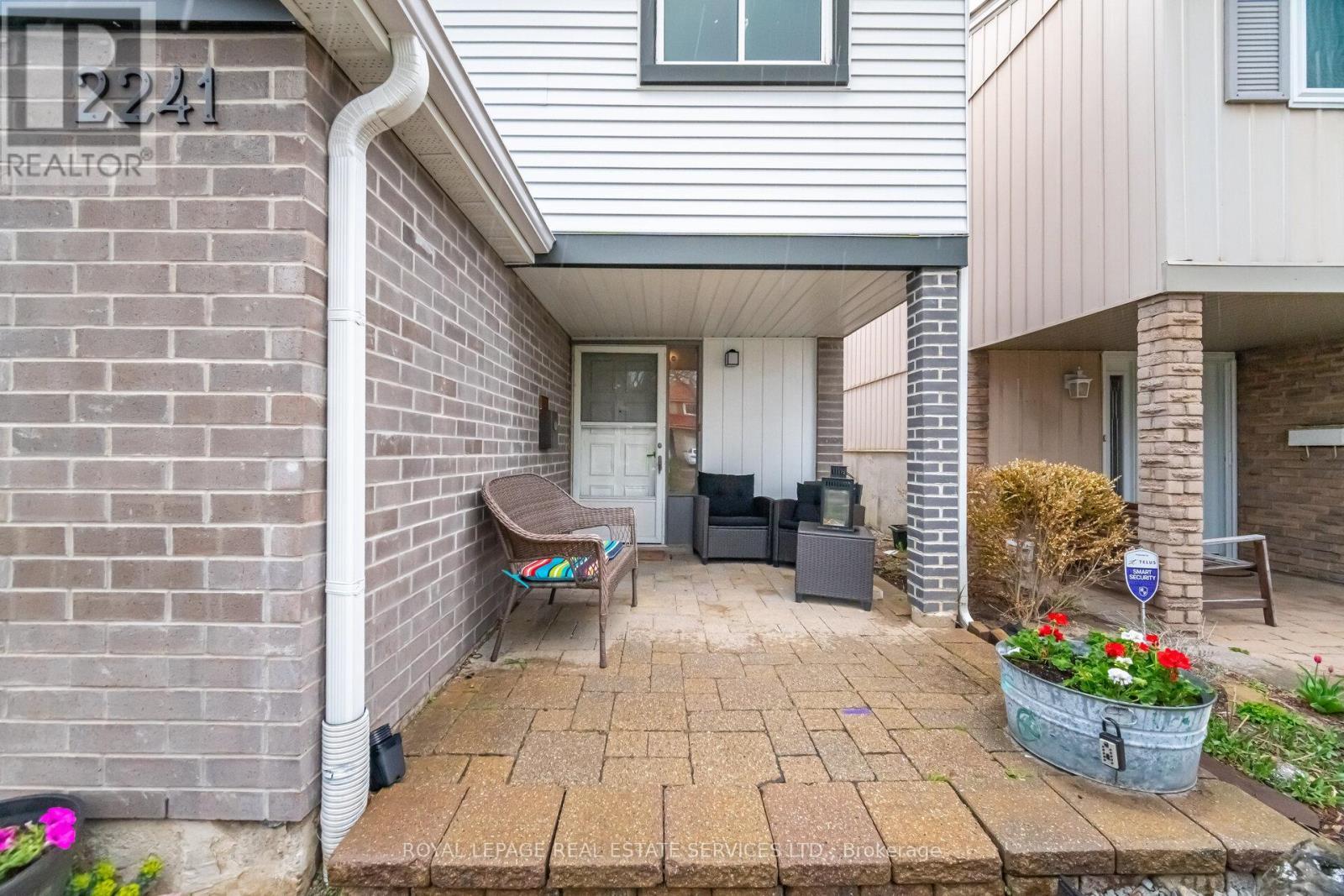 












2241 LEOMINSTER DRIVE

,
Burlington,




Ontario
L7P3W8

