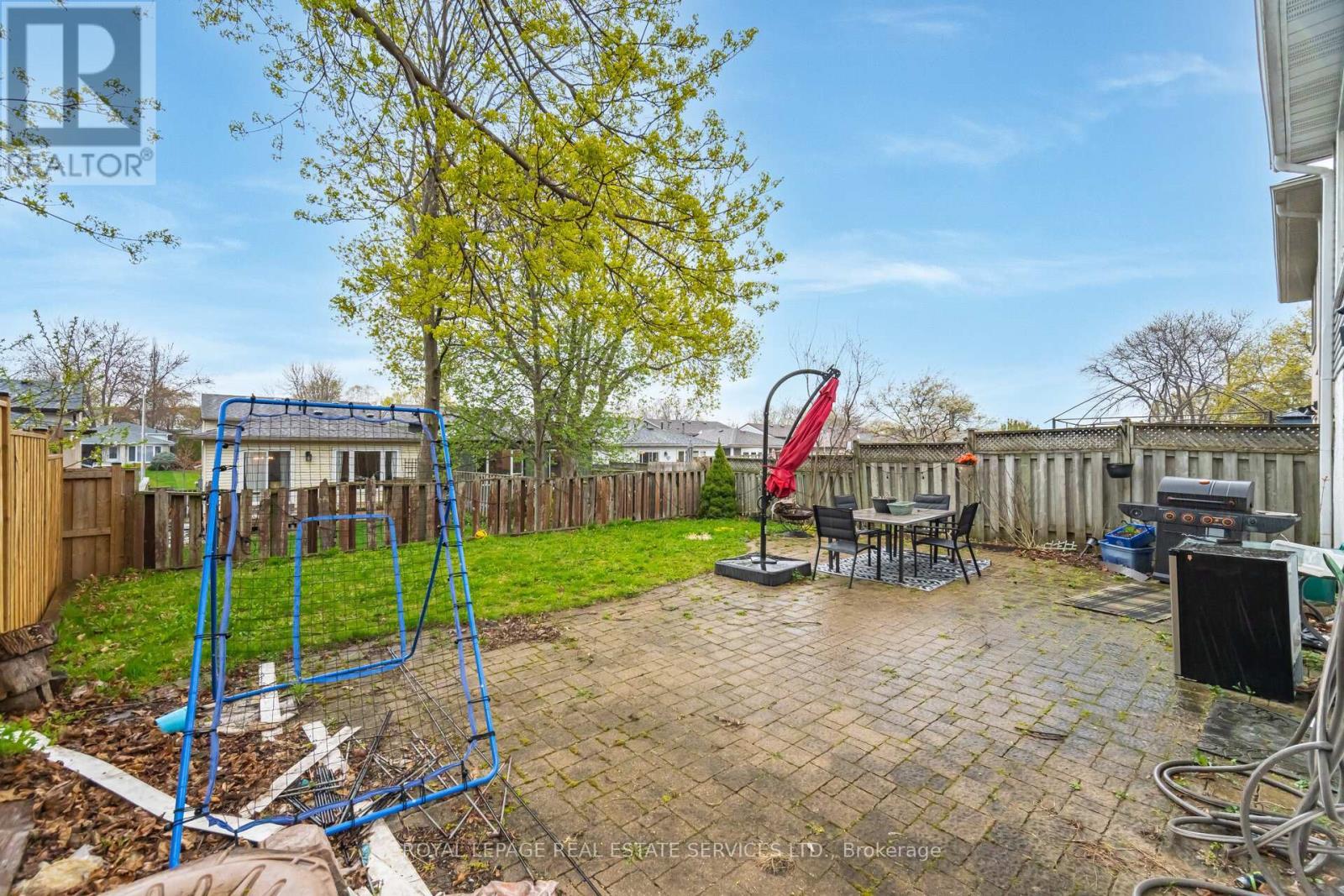 












2241 LEOMINSTER DRIVE

,
Burlington,




Ontario
L7P3W8

