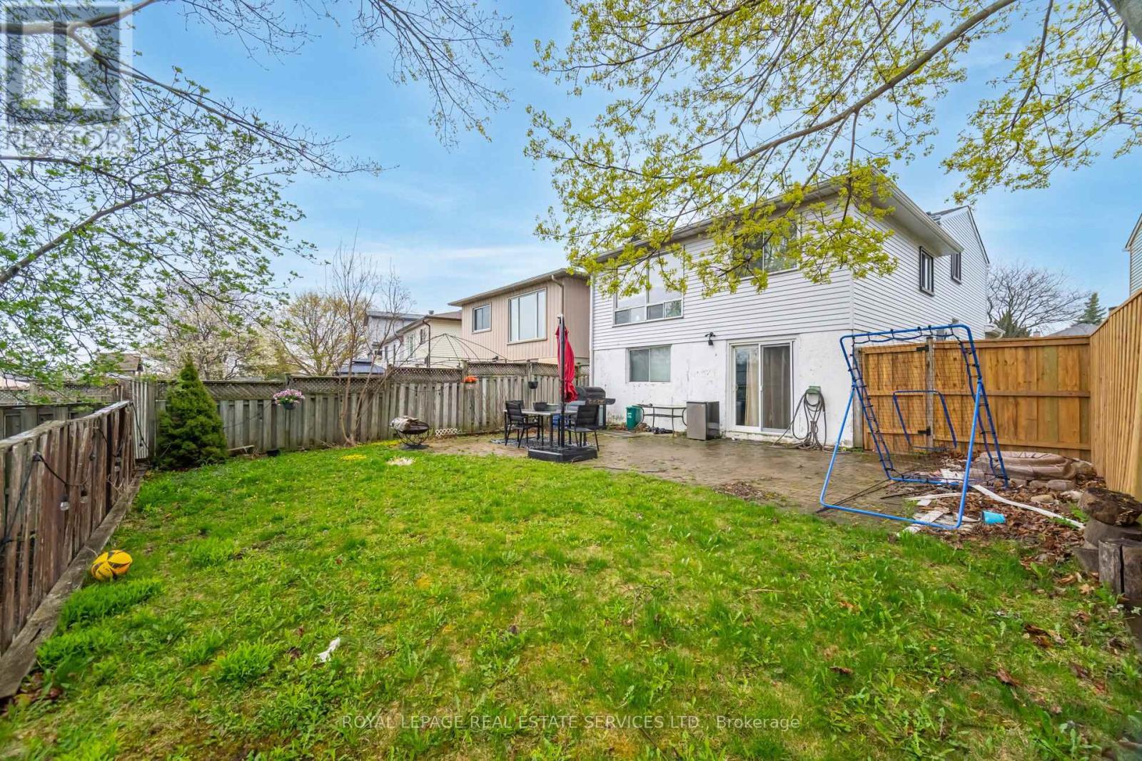 












2241 LEOMINSTER DRIVE

,
Burlington,




Ontario
L7P3W8

