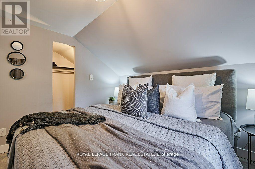












493 ST. LAWRENCE AVENUE

,
Oshawa (Central),




Ontario
L1H4C3

