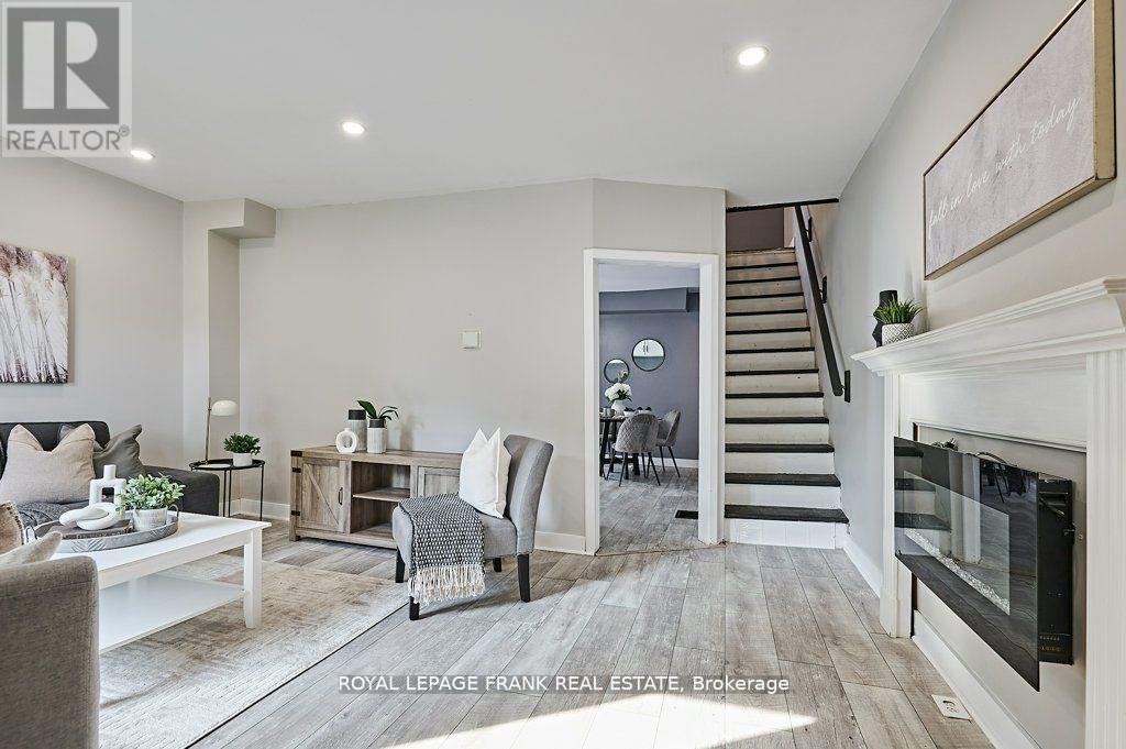 












493 ST. LAWRENCE AVENUE

,
Oshawa (Central),




Ontario
L1H4C3

