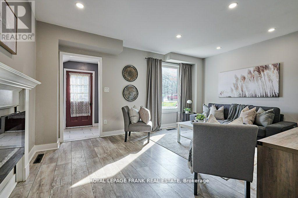 












493 ST. LAWRENCE AVENUE

,
Oshawa (Central),




Ontario
L1H4C3

