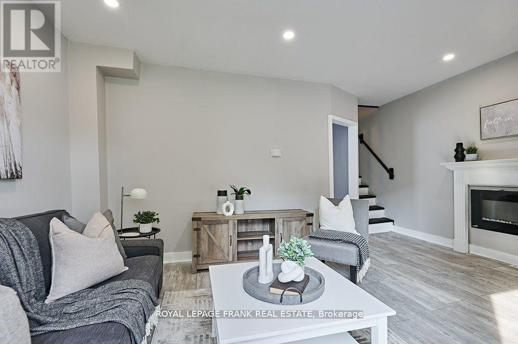 












493 ST. LAWRENCE AVENUE

,
Oshawa (Central),




Ontario
L1H4C3

