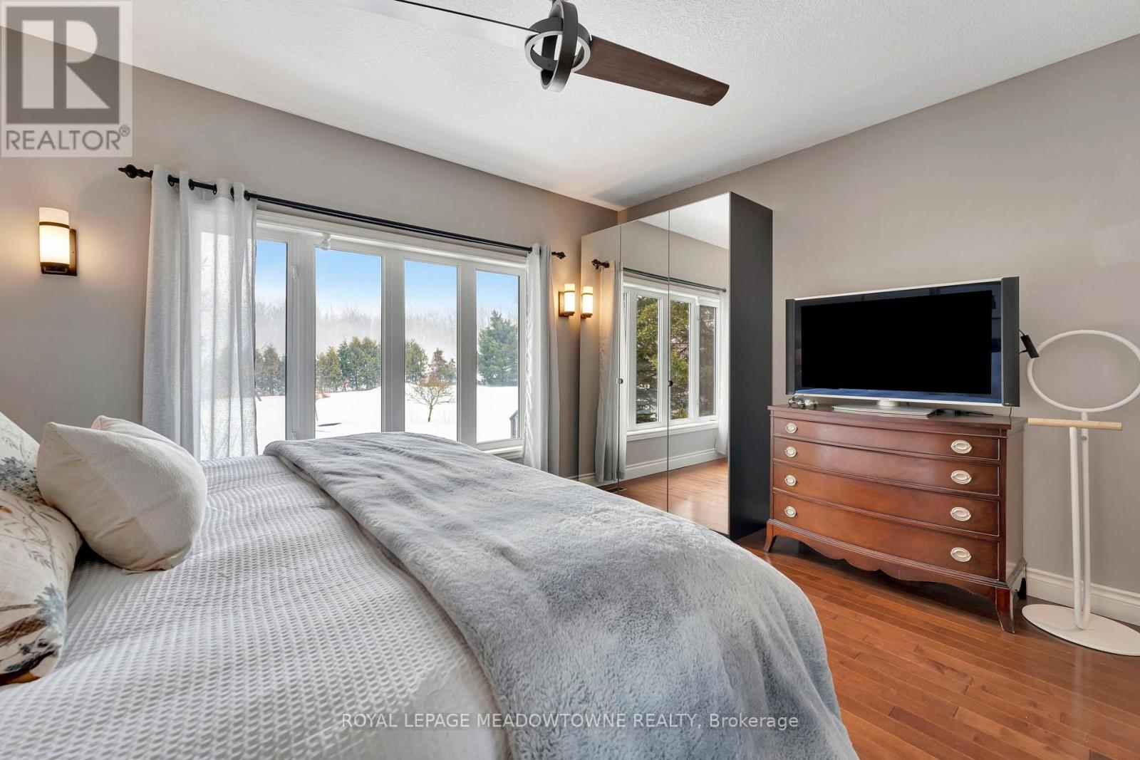 












128 CARLISLE ROAD

,
Hamilton,




Ontario
L8B0Z8

