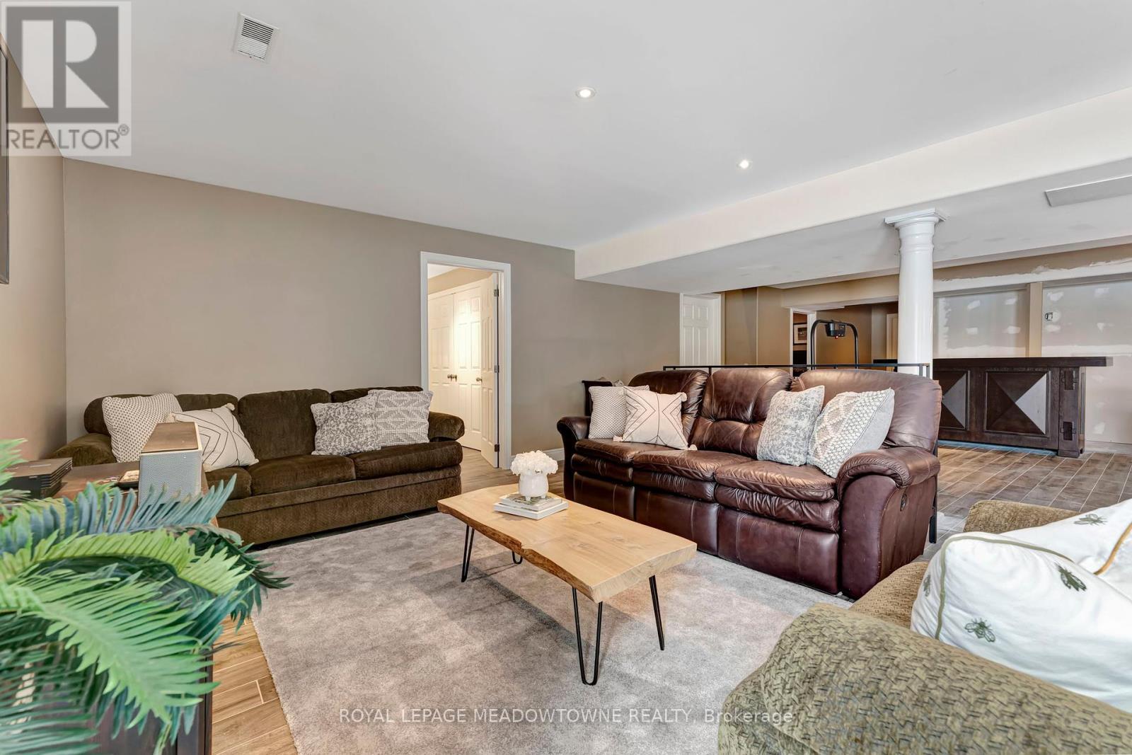 












128 CARLISLE ROAD

,
Hamilton,




Ontario
L8B0Z8

