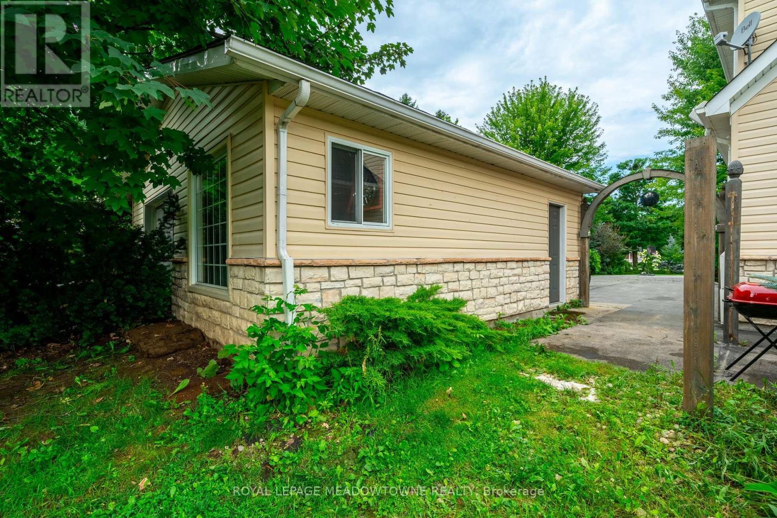 












128 CARLISLE ROAD

,
Hamilton,




Ontario
L8B0Z8

