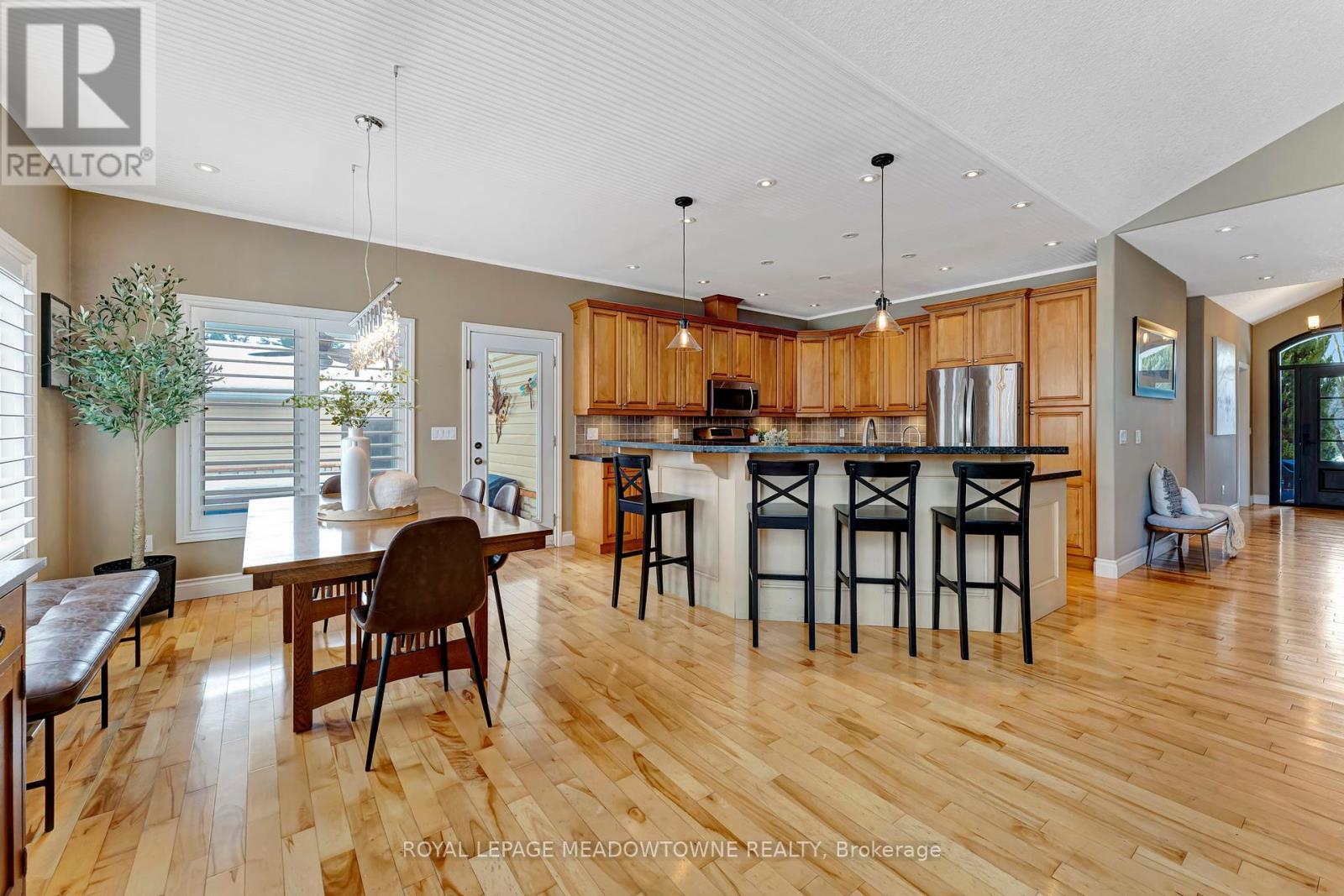 












128 CARLISLE ROAD

,
Hamilton,




Ontario
L8B0Z8


