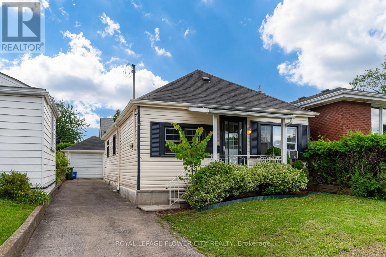 












800 ROXBOROUGH AVENUE

,
Hamilton,




Ontario
L8H1T2

