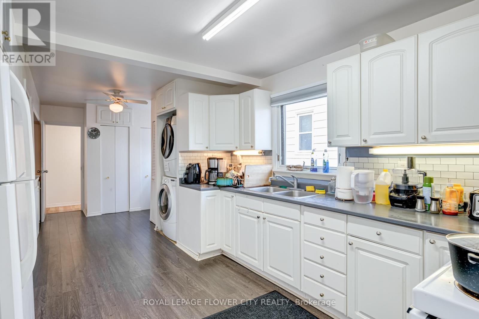












800 ROXBOROUGH AVENUE

,
Hamilton,




Ontario
L8H1T2

