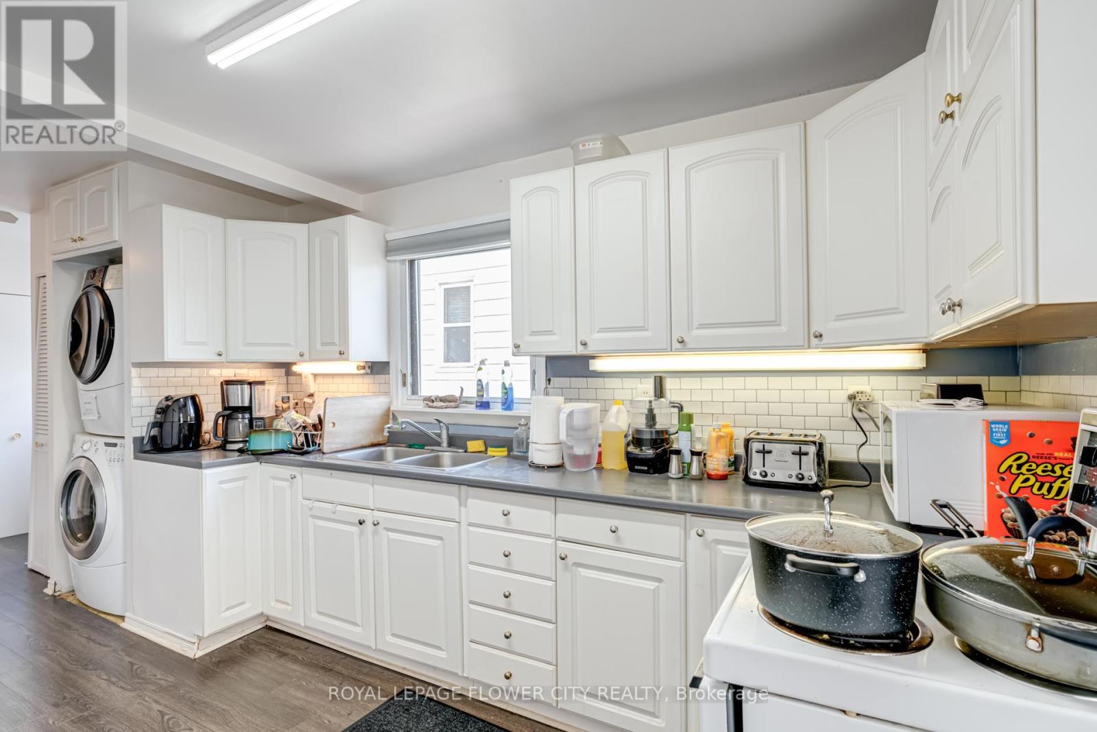 












800 ROXBOROUGH AVENUE

,
Hamilton,




Ontario
L8H1T2

