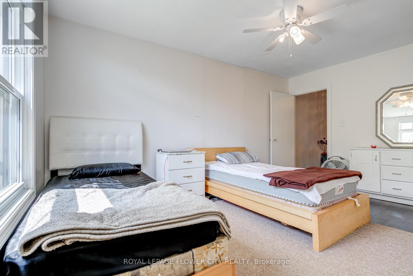 












800 ROXBOROUGH AVENUE

,
Hamilton,




Ontario
L8H1T2

