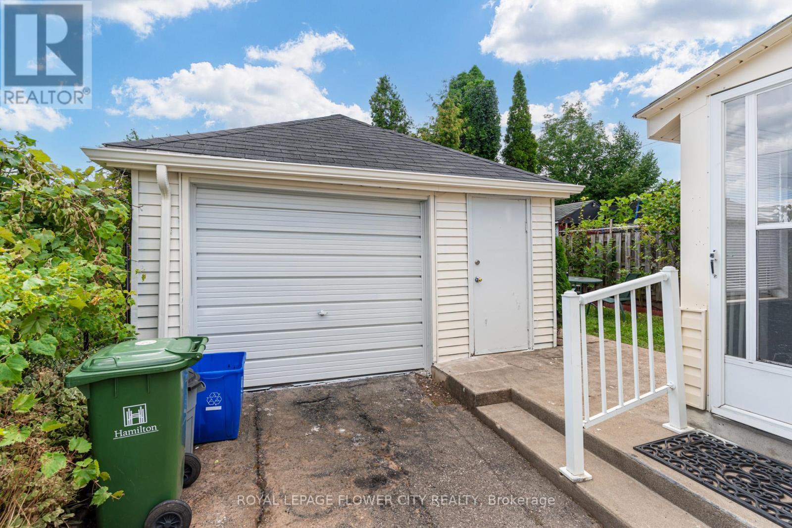 












800 ROXBOROUGH AVENUE

,
Hamilton,




Ontario
L8H1T2

