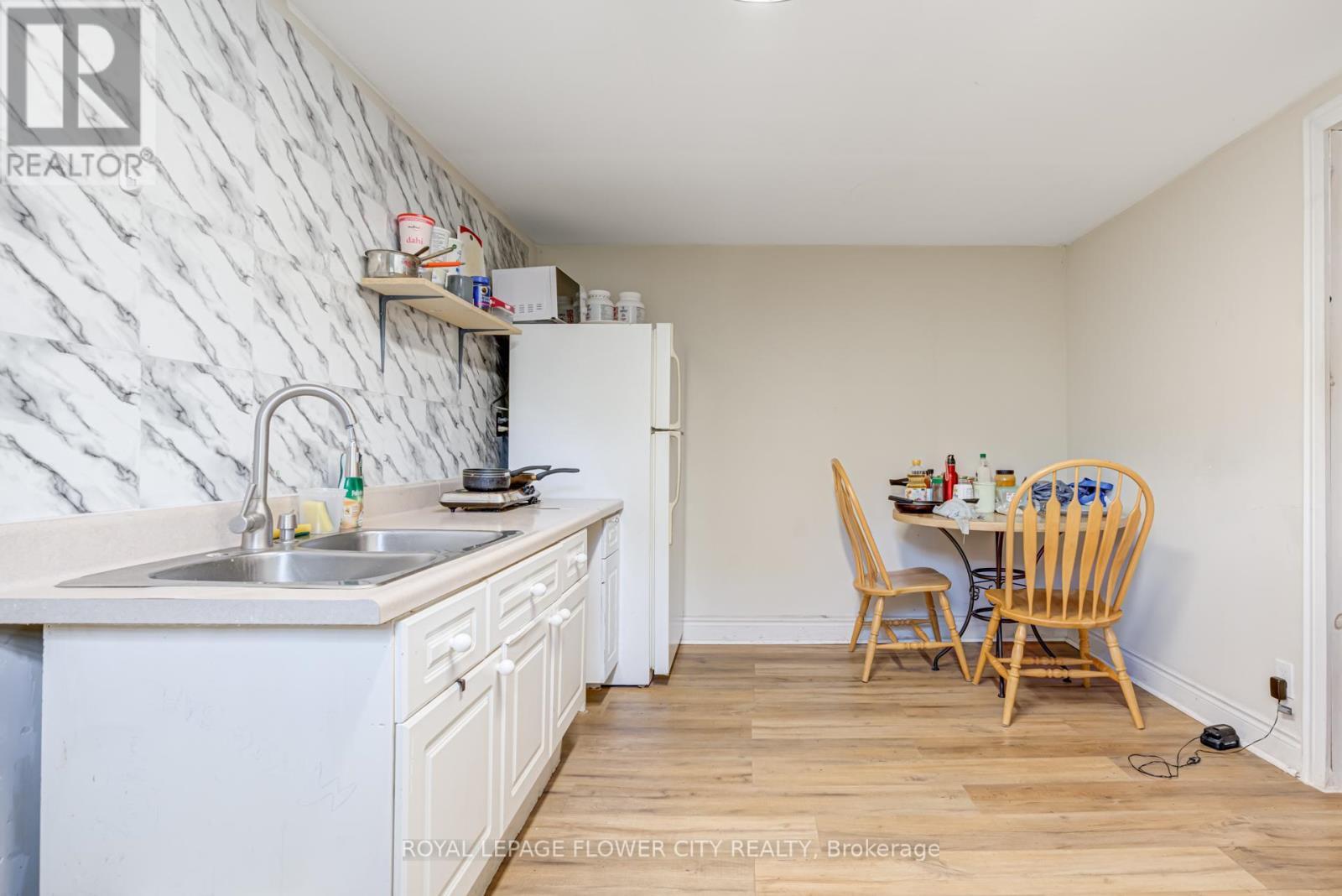 












800 ROXBOROUGH AVENUE

,
Hamilton,




Ontario
L8H1T2


