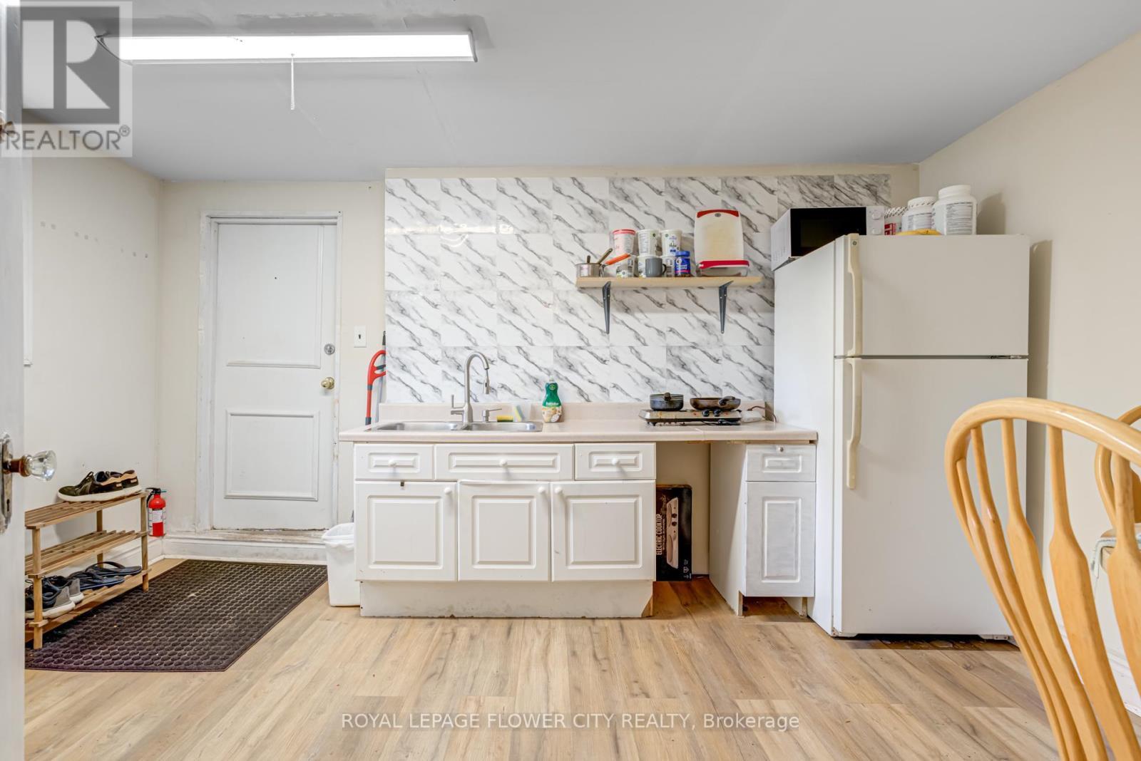 












800 ROXBOROUGH AVENUE

,
Hamilton,




Ontario
L8H1T2

