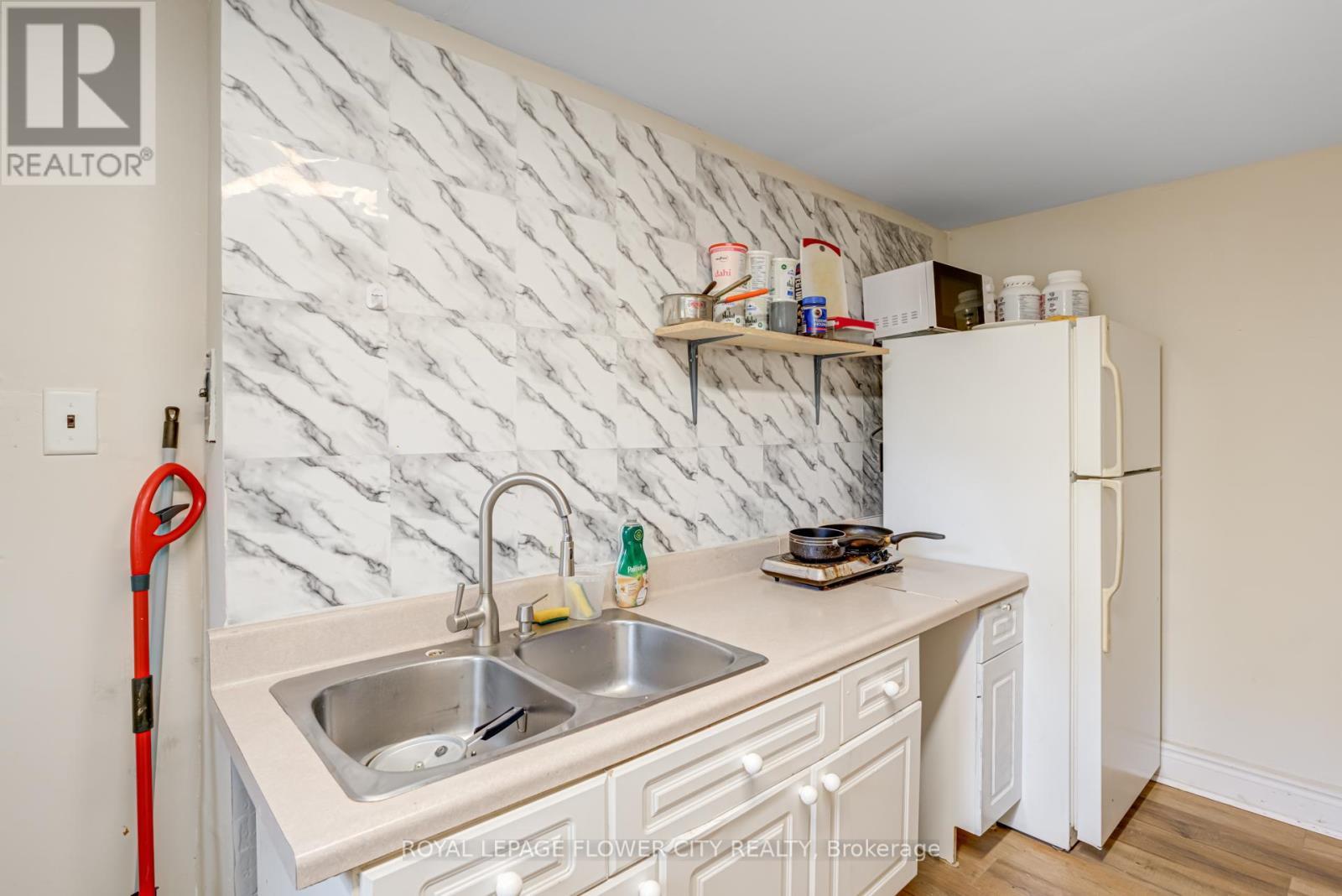 












800 ROXBOROUGH AVENUE

,
Hamilton,




Ontario
L8H1T2

