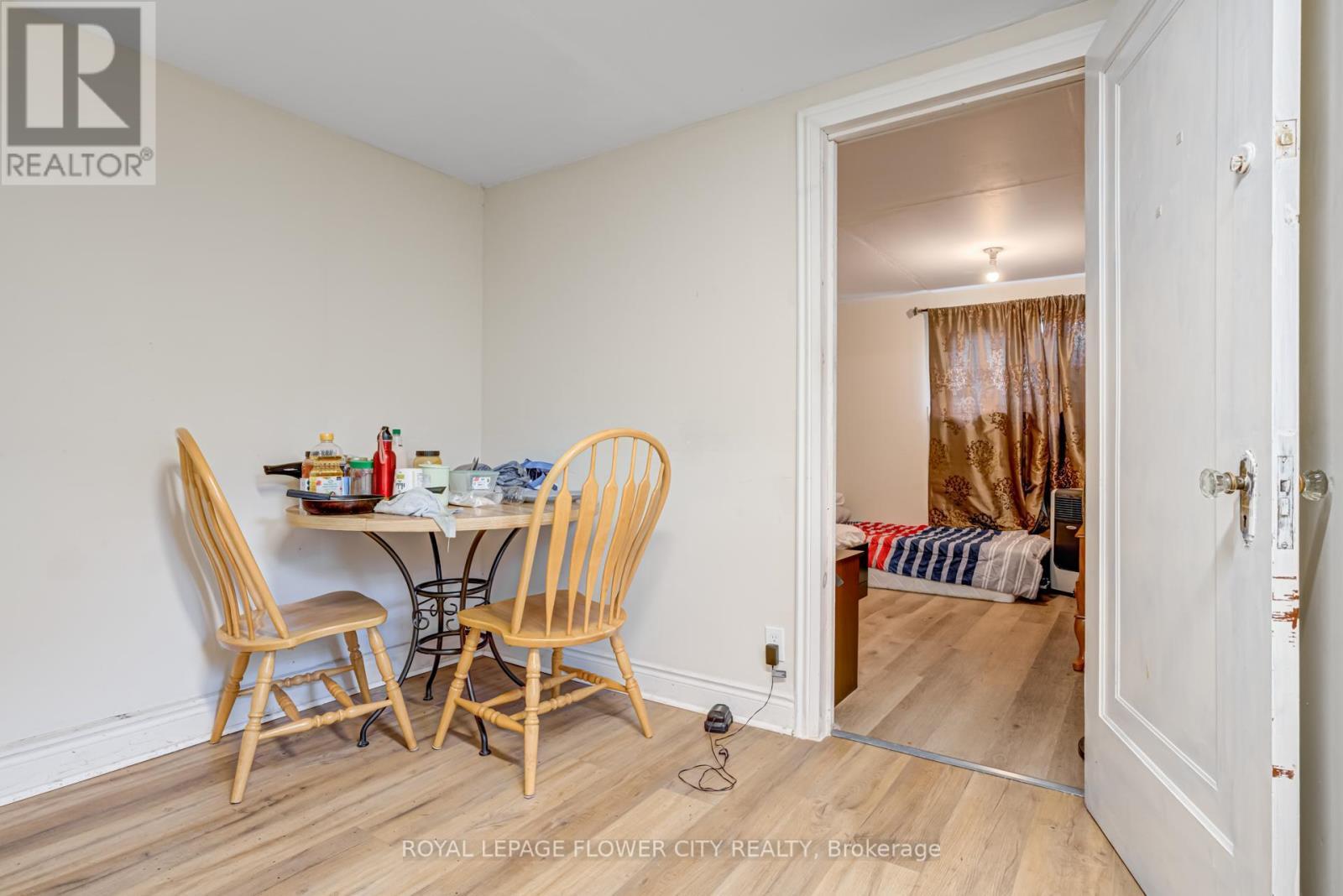












800 ROXBOROUGH AVENUE

,
Hamilton,




Ontario
L8H1T2

