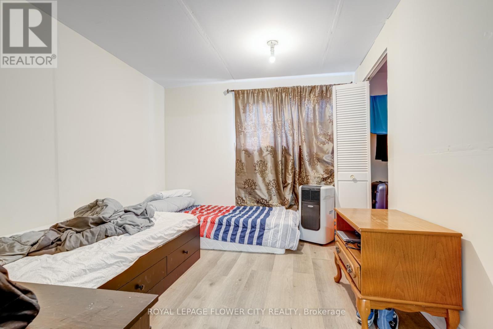 












800 ROXBOROUGH AVENUE

,
Hamilton,




Ontario
L8H1T2

