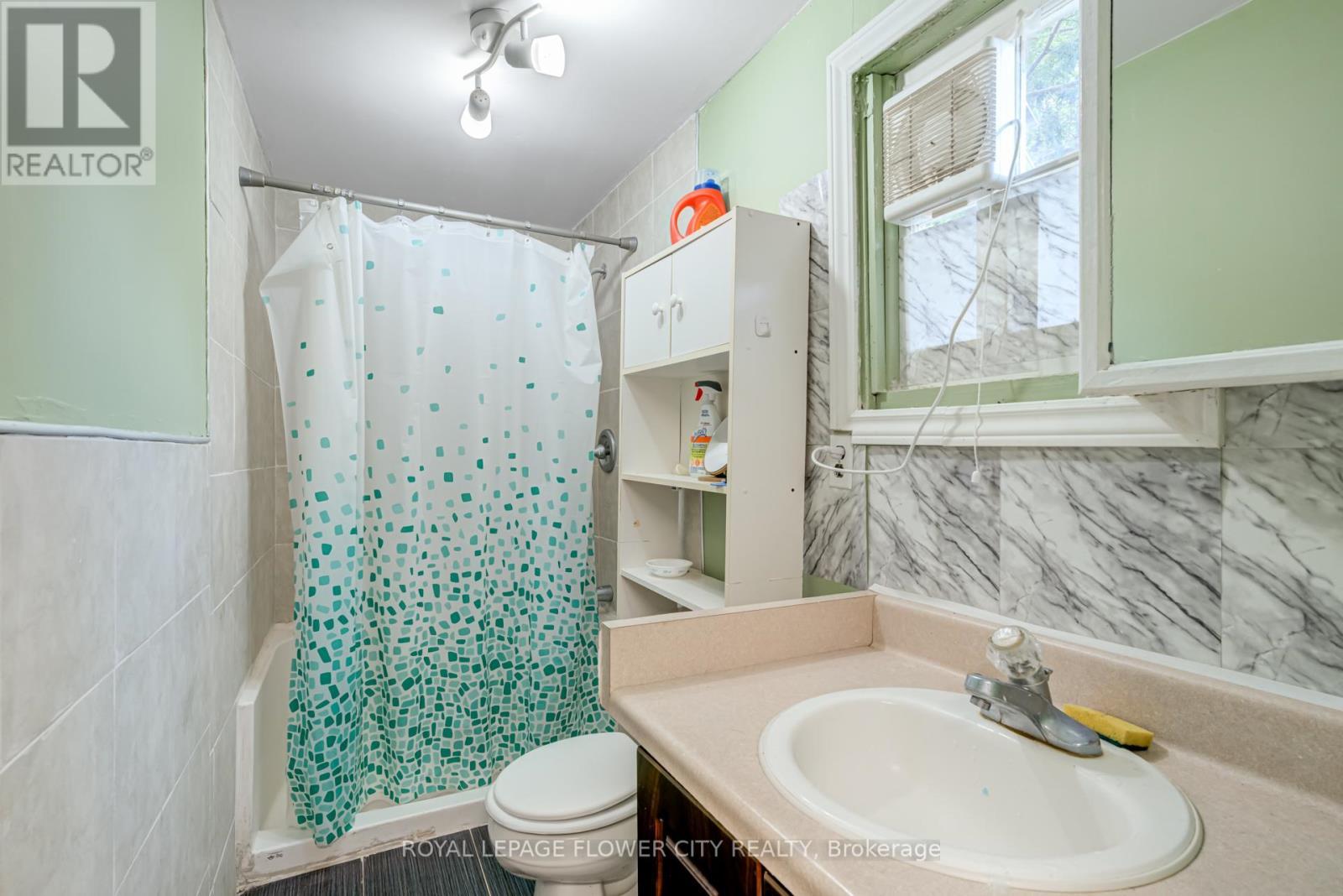 












800 ROXBOROUGH AVENUE

,
Hamilton,




Ontario
L8H1T2

