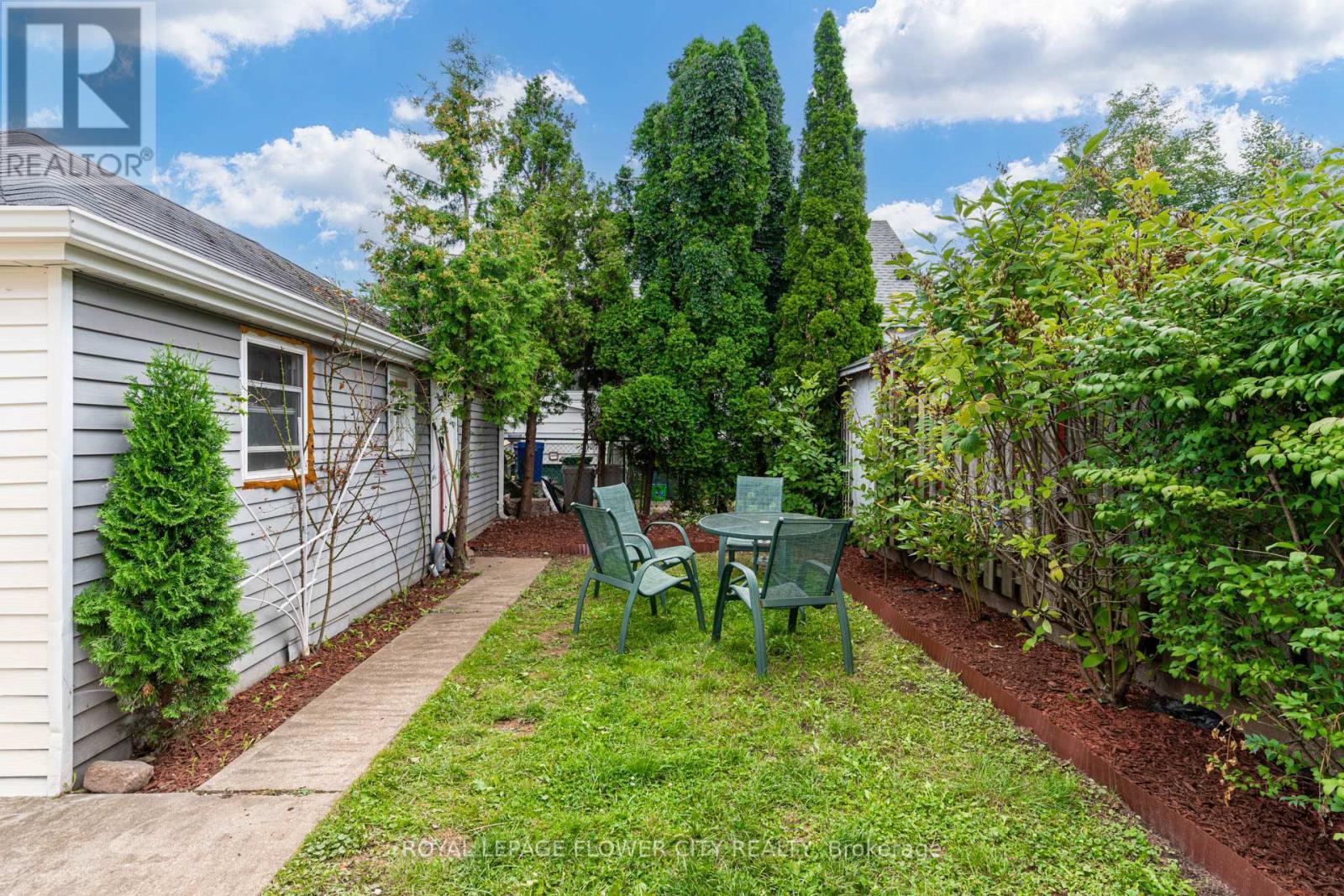 












800 ROXBOROUGH AVENUE

,
Hamilton,




Ontario
L8H1T2

