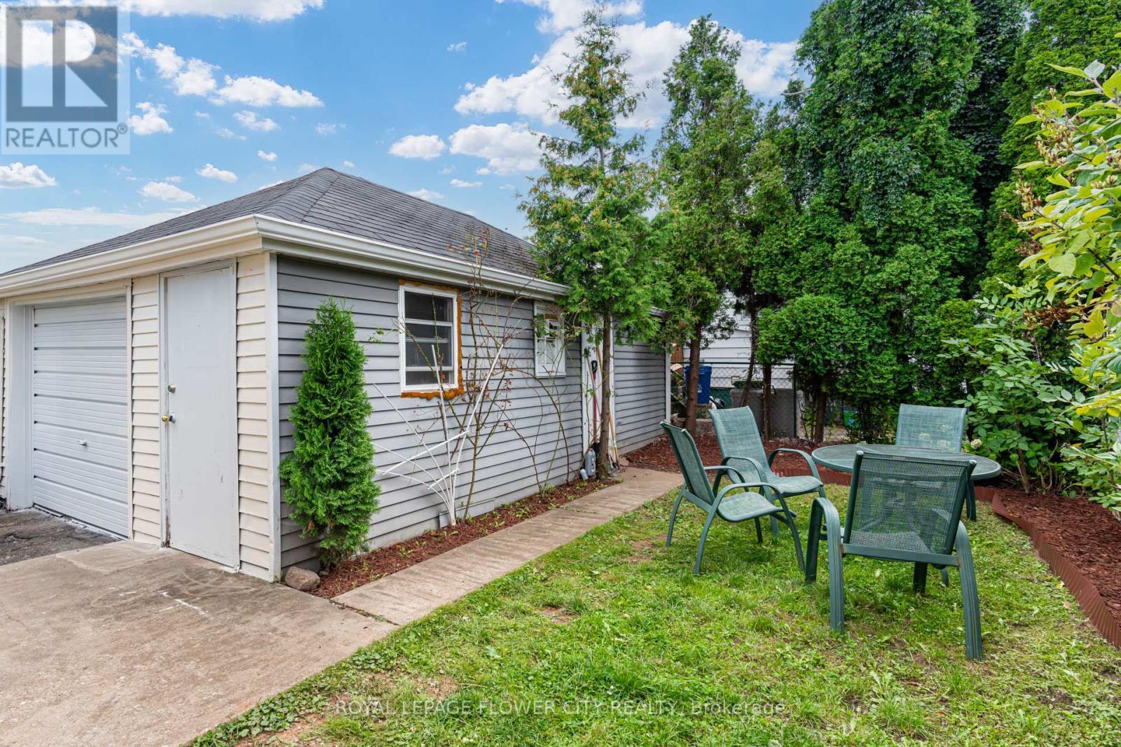 












800 ROXBOROUGH AVENUE

,
Hamilton,




Ontario
L8H1T2

