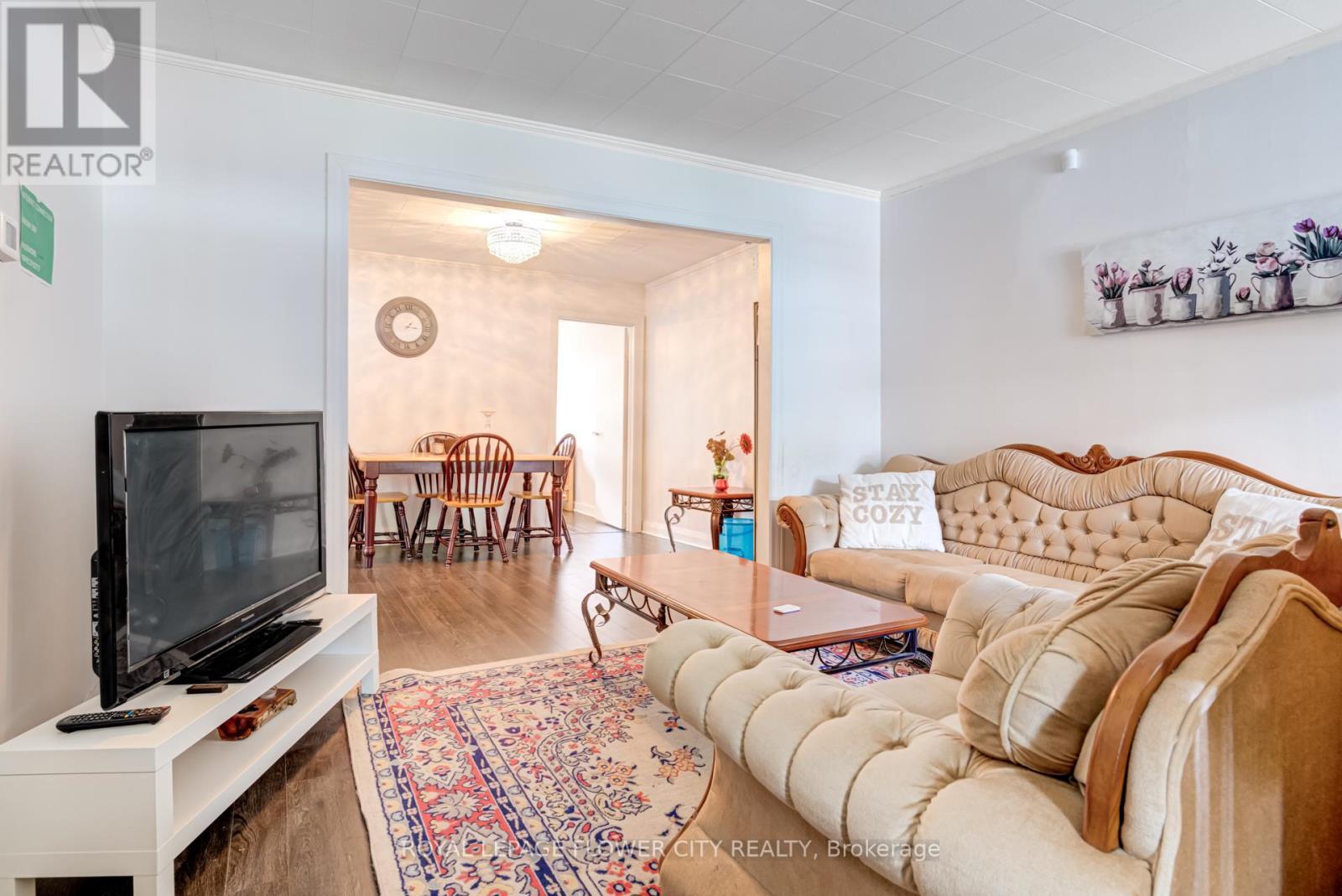 












800 ROXBOROUGH AVENUE

,
Hamilton,




Ontario
L8H1T2

