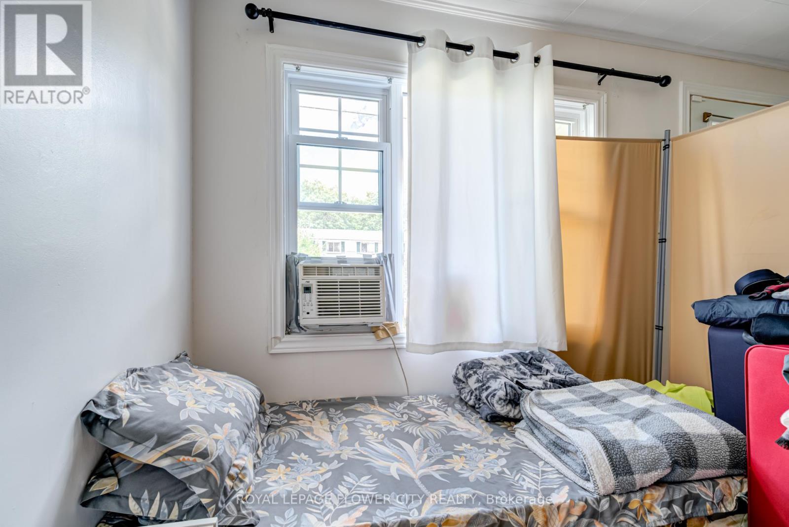












800 ROXBOROUGH AVENUE

,
Hamilton,




Ontario
L8H1T2

