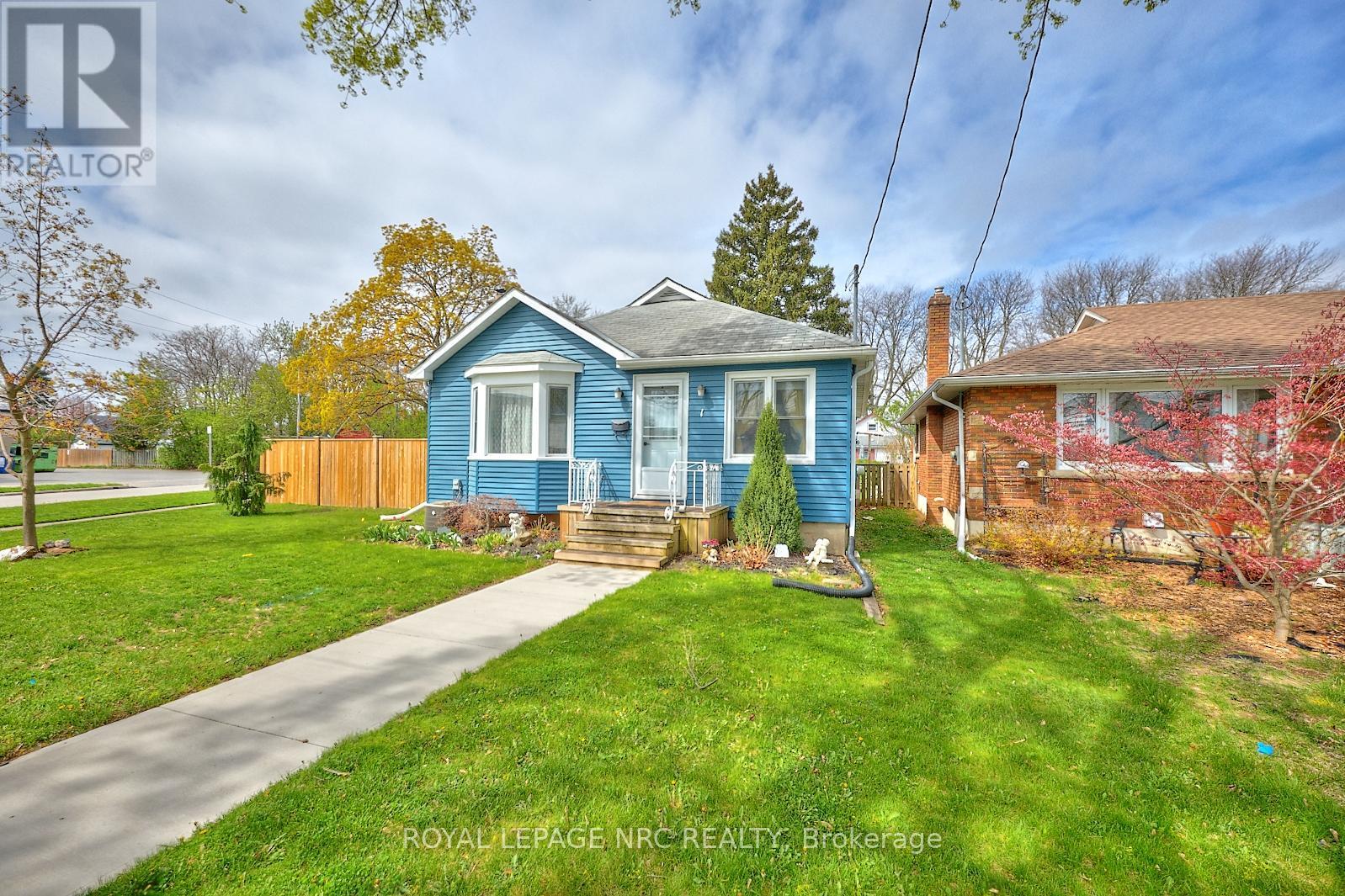 












1 THORNDALE AVENUE

,
St. Catharines (Haig),




Ontario
L2R6A2


