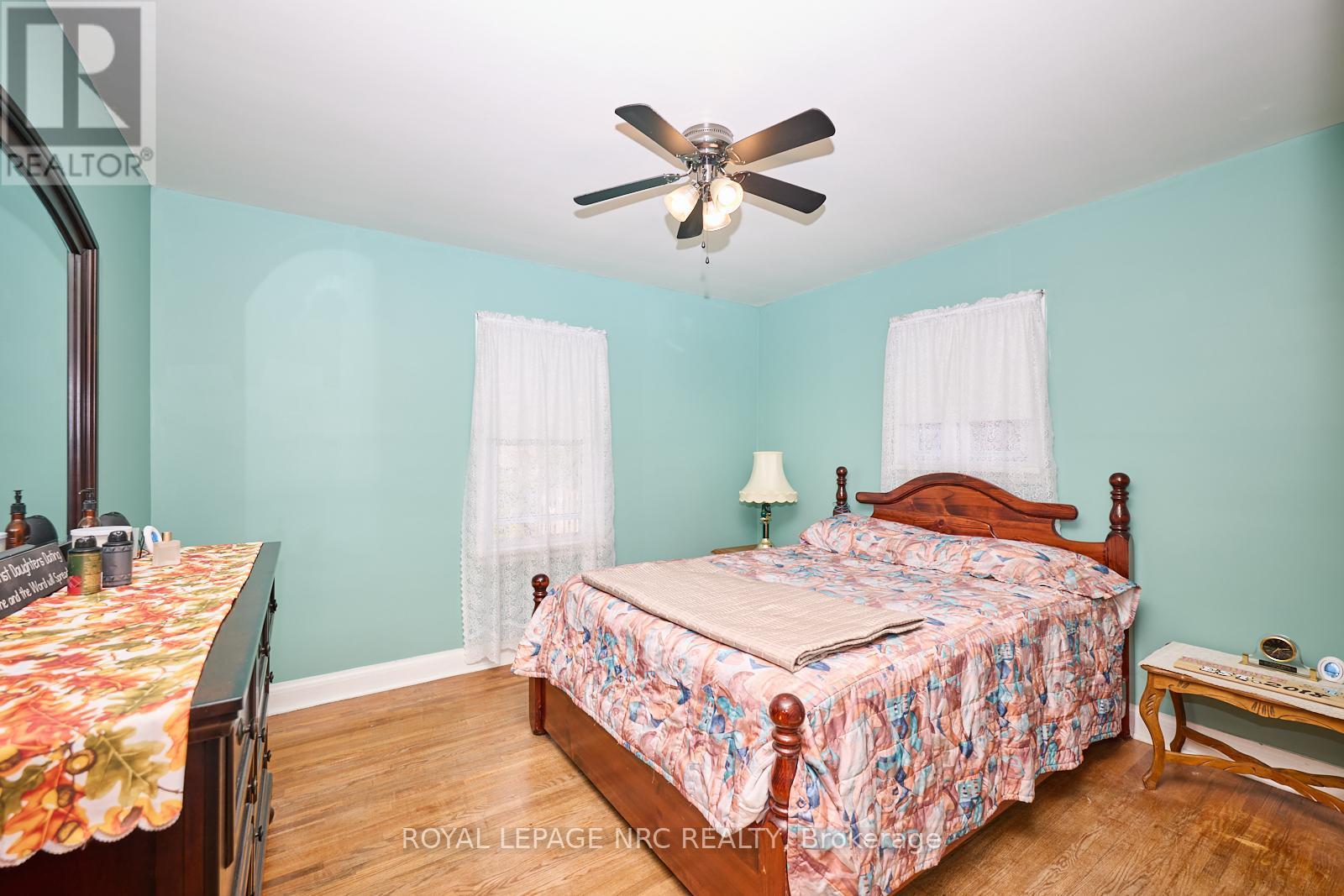 












1 THORNDALE AVENUE

,
St. Catharines (Haig),




Ontario
L2R6A2

