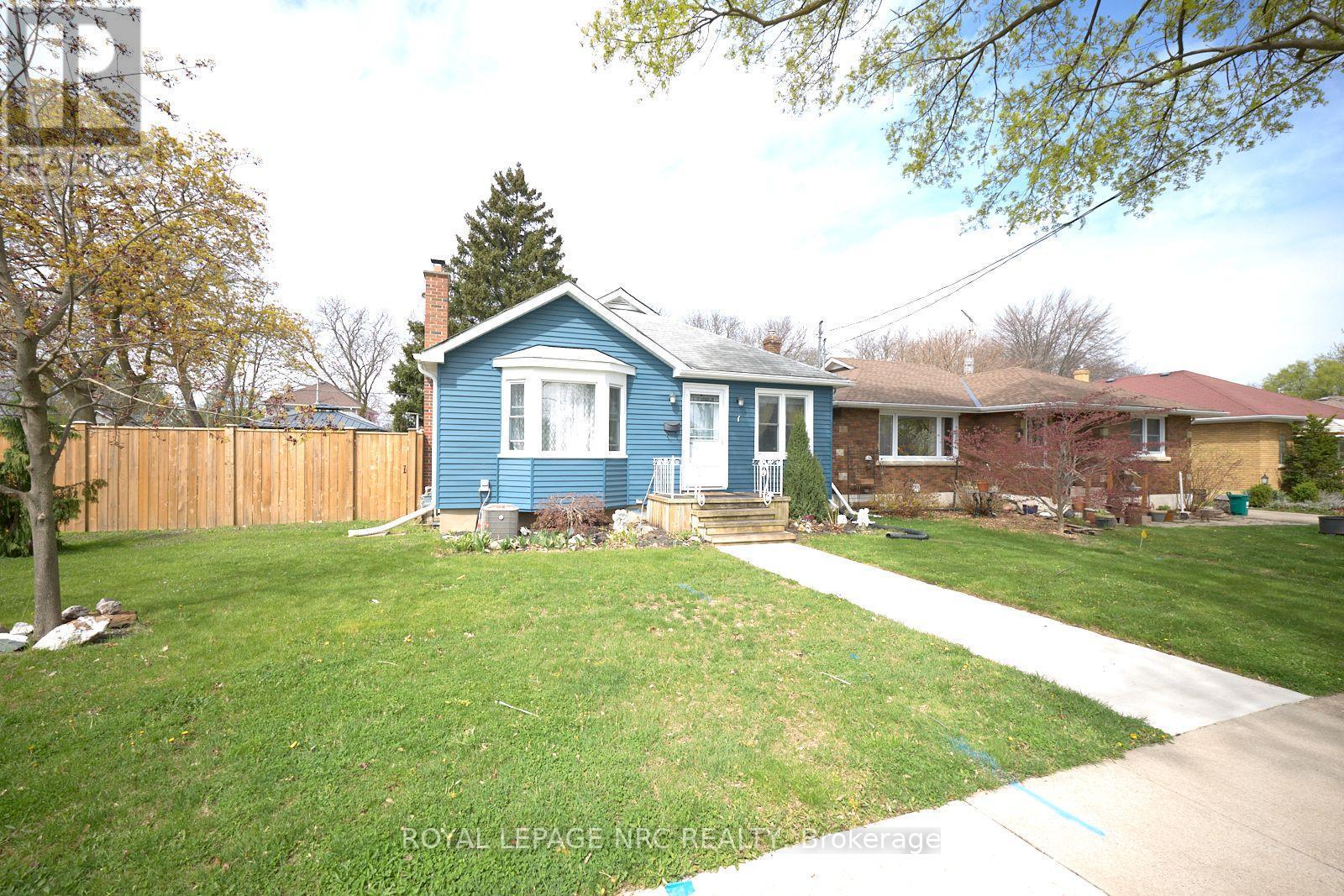 












1 THORNDALE AVENUE

,
St. Catharines (Haig),




Ontario
L2R6A2

